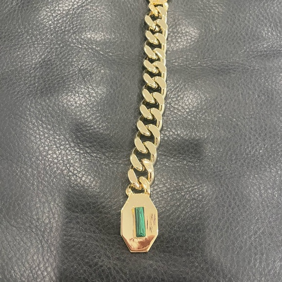 Never worn CC Skye chain bracelet with green stone on closure! - Picture 5 of 6